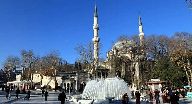 Eyüp Sultan'da dua etmek