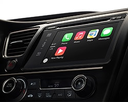 Apple CarPlay'li Ferrari ve Mercedes'lerin İlk Videoları