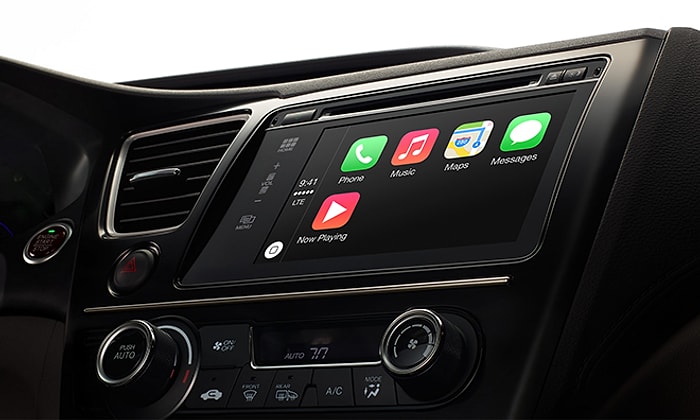 Apple CarPlay'li Ferrari ve Mercedes'lerin İlk Videoları