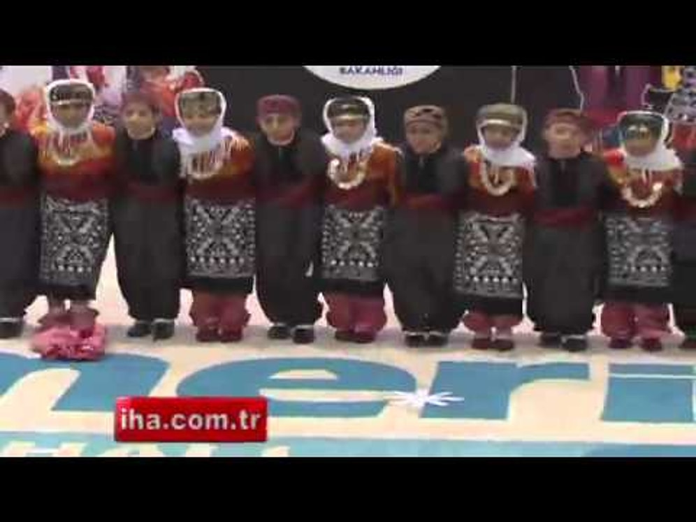 Oyunda Şalvarı Düşen Profesyonel Minik Folklorcu