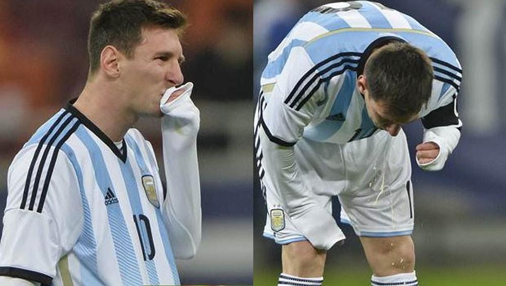 Lionel Messi Sahanın Ortasına Kustu!