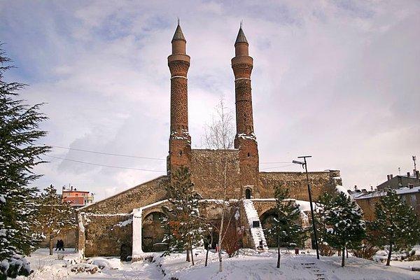 12. Çifte Minareli Medrese, Sivas