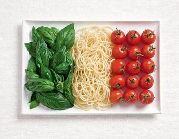 İtalya; fesleğen, makarna ve domates.