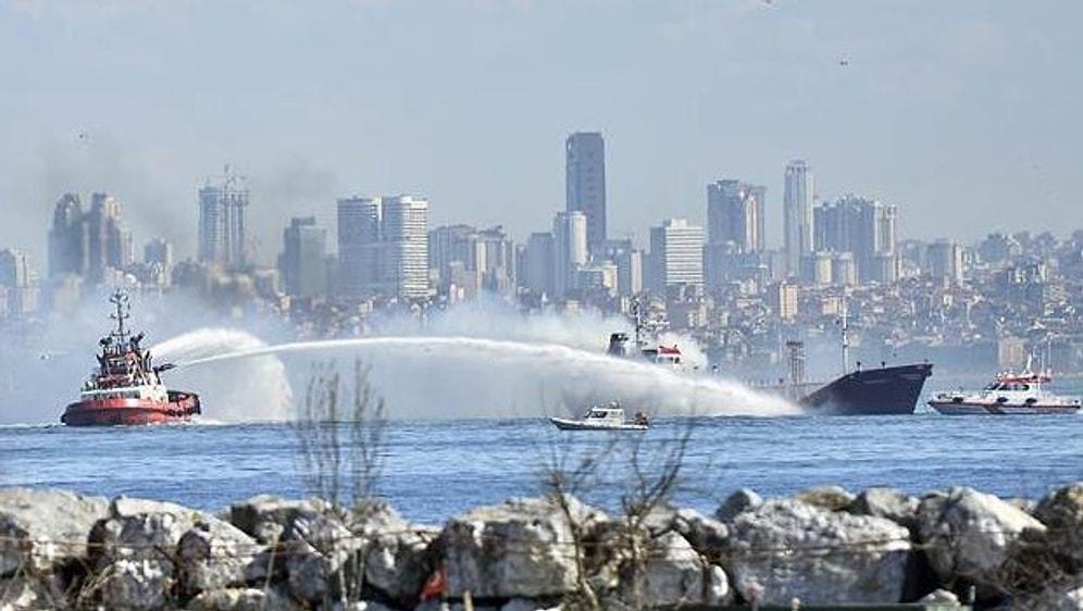 İstanbul'da Korkutan Gemi Yangını