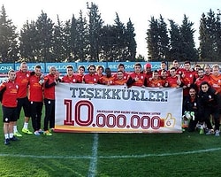 G.Saraylı Oyunculardan 10 Milyon Pankartı