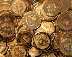 Dünya, Bitcoin'in Mucidi Olduğu İddia Edilen Nakamoto'nun Peşinde
