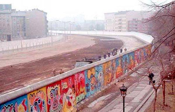 5. Berlin Duvarı yıkılmadan üstüne graffiti yapabilmek.