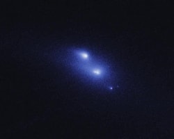 Hubble, Parçalanan Bir Asteroiti Görüntüledi