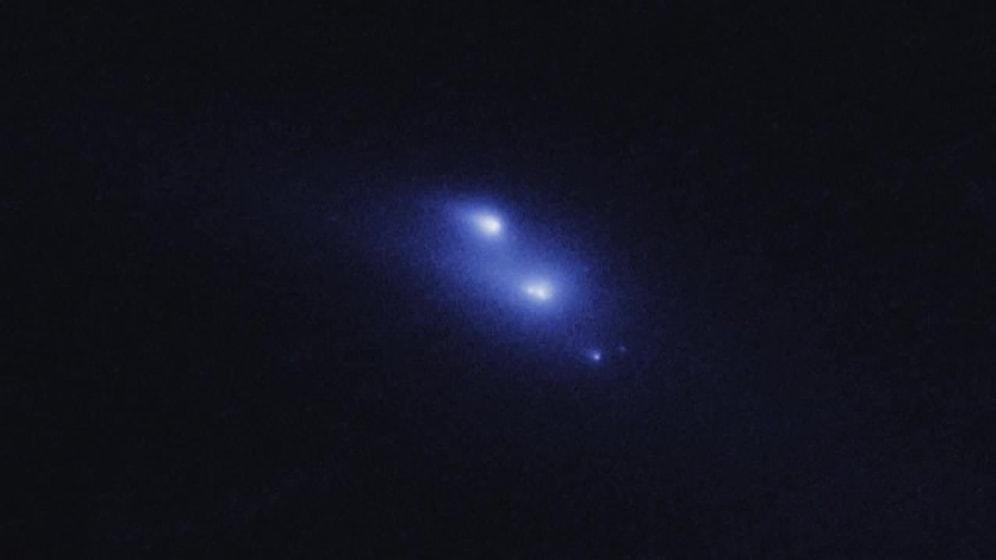 Hubble, Parçalanan Bir Asteroiti Görüntüledi