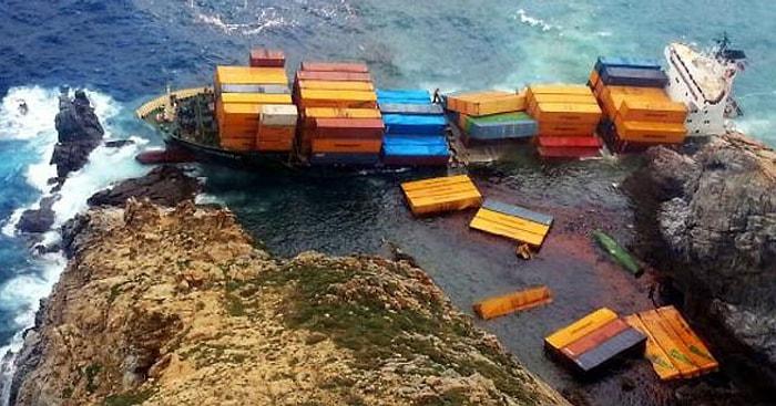 Türk Gemisi Mikanos Adası'nda Karaya Oturdu