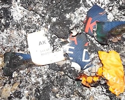 Ak Parti Bayrak ve Afişlerini Yaktılar