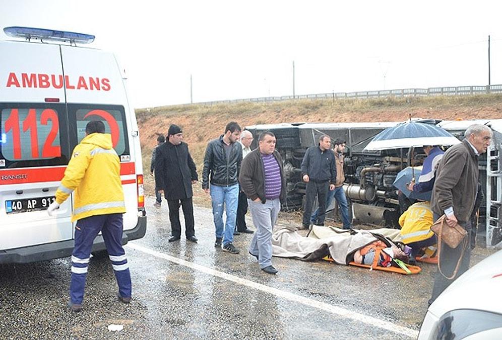 Kırşehir'de Yolcu Otobüsü Devrildi, 32 Yaralı Var