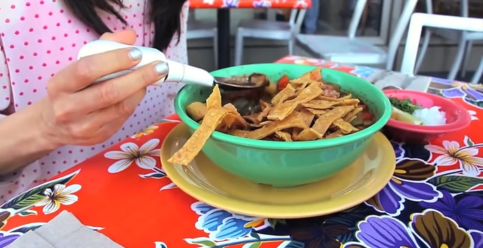 El Titreme Hastalığı Olanlar İçin Üretilmiş Süper Pratik Kaşık