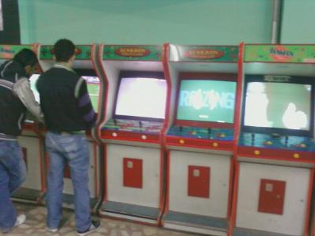2. Bayram harçlıklarını aldıkları gibi arcade salonlarına gidiyorlar, bu daha da sürecek gibi