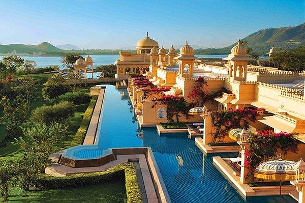 20. Udaipur, Hindistan, Pichola Gölü kenarı