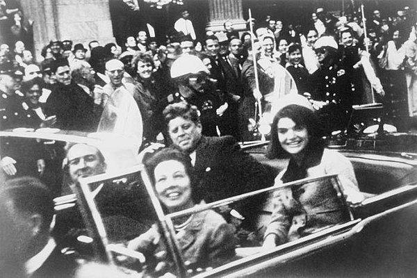 21 Kasım 1963'te Başkan Kennedy, birkaç politik konuşma yapmak üzere Teksas'a uçtu.