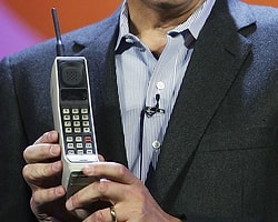 İlk Cep Telefonu Tam 30 Yıl Önce 4 Bin Dolara Satıldı