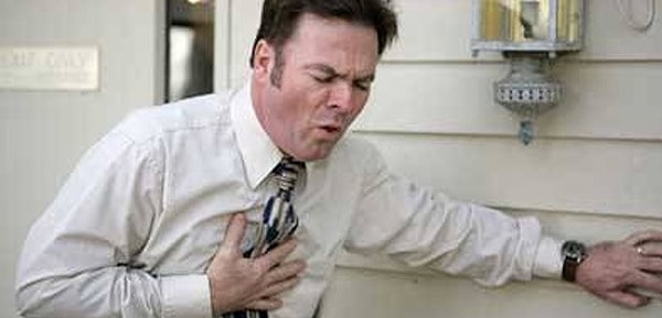 20. Если вы почувствовали что-то неладное с сердцем, начните сильно кашлять. Это снизит риски возможного сердечного приступа и поможет преодолеть его с минимальным ущербом.