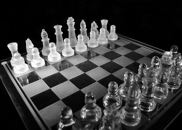 32. Satranç oyununda kazanmak için ortadaki 4 kareye hakim olmalısınız.