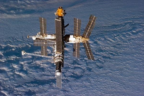 13. MİR uzay istasyonu