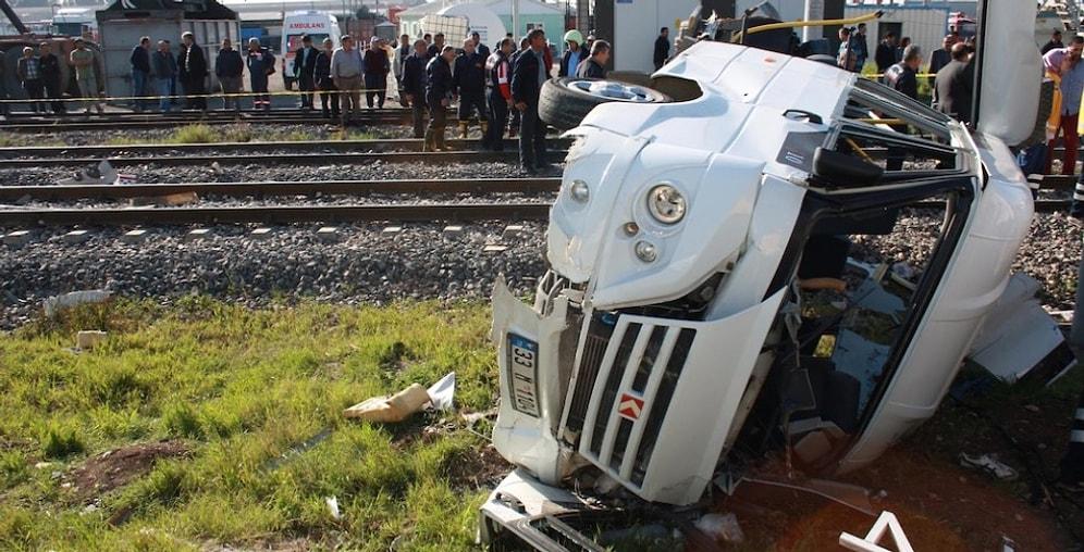 Mersin'de Tren İşçi Servisine Çarptı: 10 Ölü
