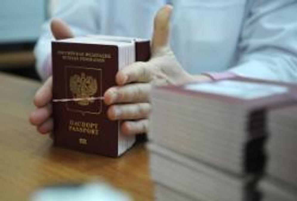 Rusya, Kırım'da Pasaport Dağıtmaya Başladı