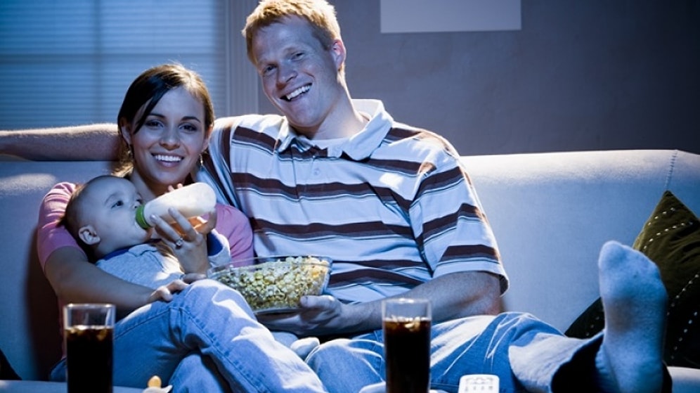 Anne Bebek Birlikte Film İzleyecek