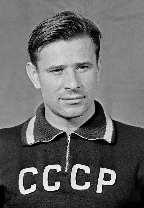 Lev Yashin - (SSCB)