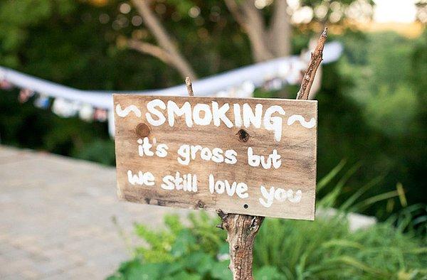 Sigara içmeniz iğrenç ama genede sizi seviyoruz.