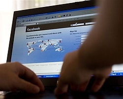 Mahkeme Kararıyla Facebook'a Girmesi Yasaklandı