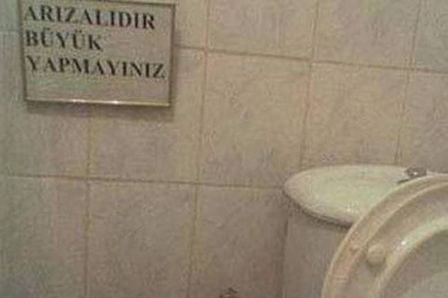 28. Tuvalete ya da asansöre arızalıdır yazısı asın