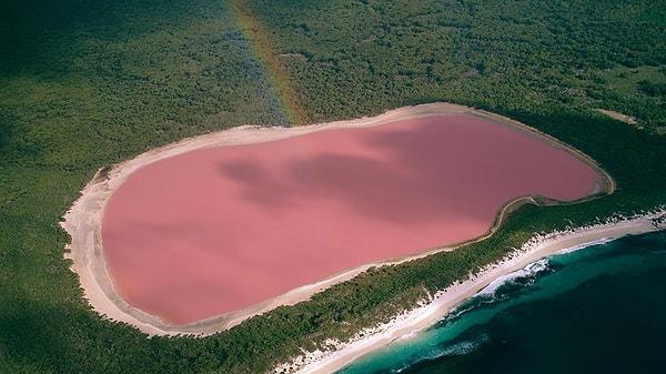 13. Lake Hillier, Australia
