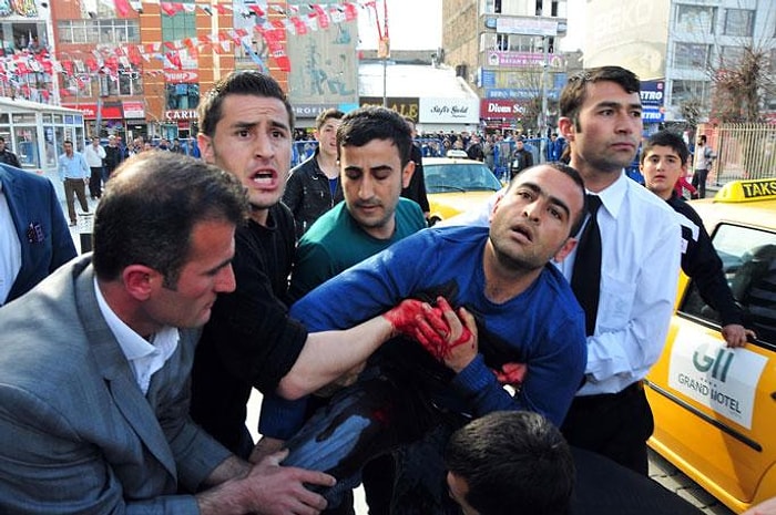 Van'da Miting Sonrası Kavga: Polisin Ateşiyle 1 Kişi Yaralandı