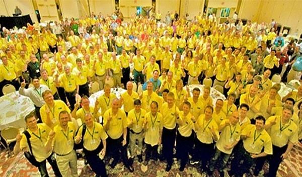 13. Malezya - Sarı kıyafetler