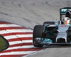 Formula 1′de Mercedes'le Bu Kez Hamilton Kazandı
