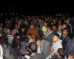 Vatandaşlar Oy Çalındığı İddiasıyla Okul Bastı
