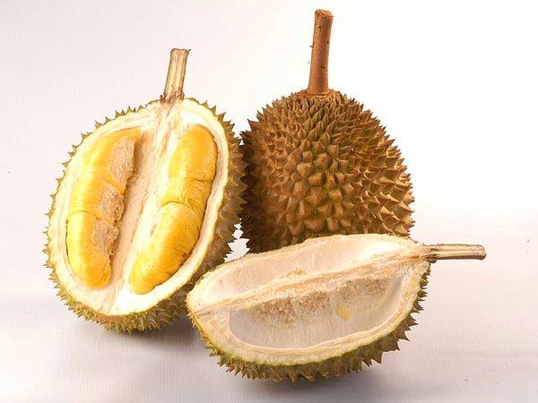 4. Kokusu cehennem tadı cennet olan Durian meyvesi olgunlaştığında fosseptik gibi koku yayar fakat tadının buna göre çok iyi olduğu söyleniyor. "B, C, E vitaminleri" ve yüksek derecede demir barındırır.
