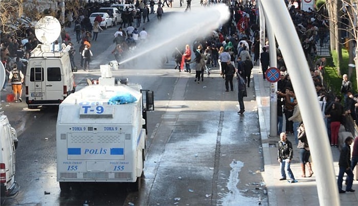 Ankara YSK Önünde Polis Müdahalesi