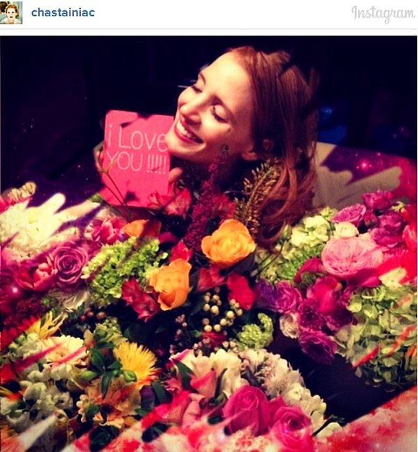 Jessica Chastain doğum gününde çiçeklerle sarmalandı.