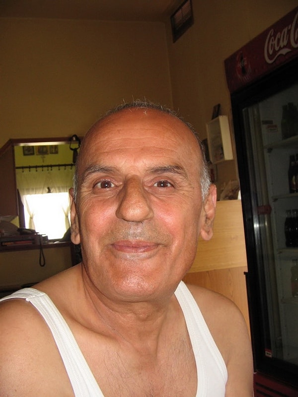 2-) Her 10 balkondan sekizinde atletli amcalar görmeye başlamışsak