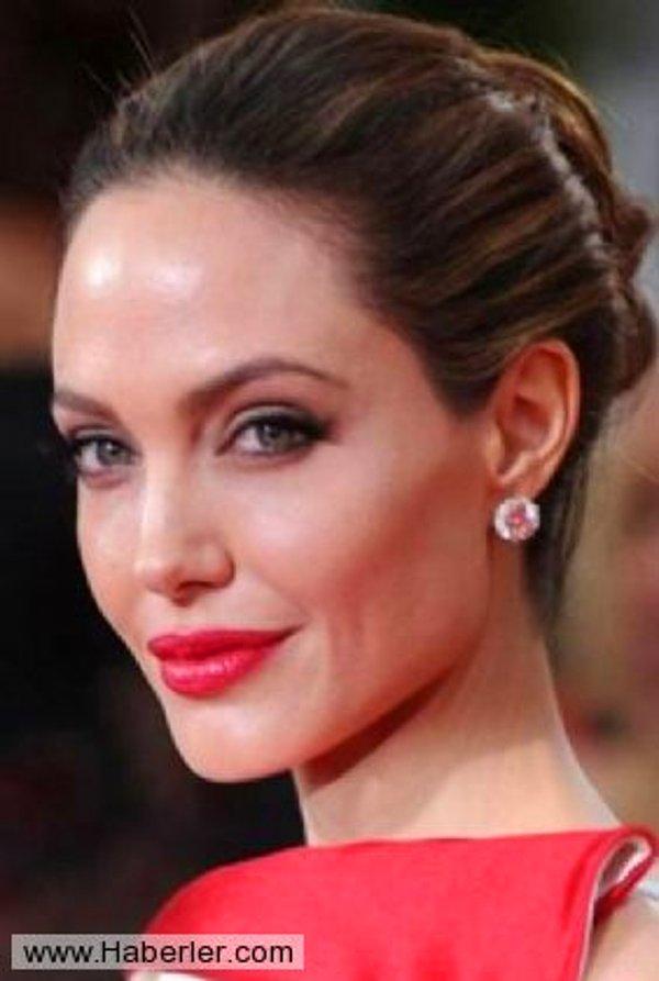Şimdilerde ise Jolie, 37 yaşında altı çocuk annesi bir kadın.