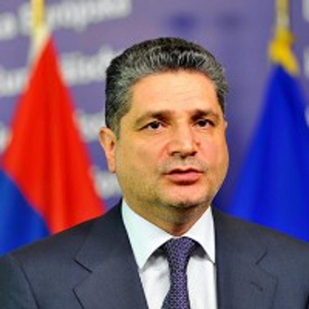 Ermenistan Başbakanı Sarkisyan İstifa Etti
