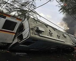 Endonezya'da Tren Raydan Çıktı