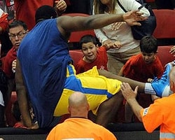"Baby Shaq" Taraftarlara Saldırdı