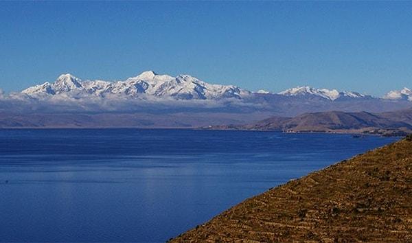 4. En yüksek göl - Titicaca Gölü
