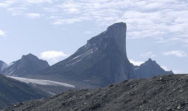 14. En yüksek uçurum - Thor Dağı