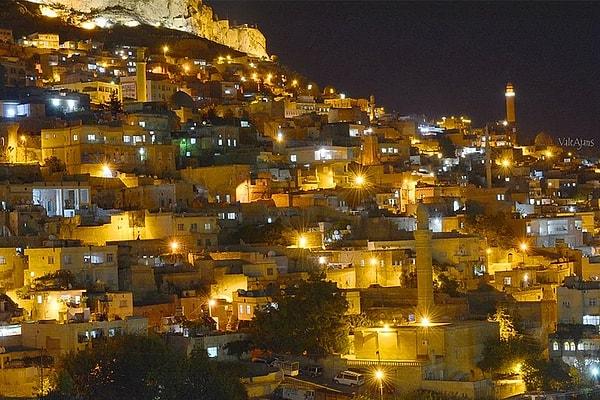 4. Peki gece görünüşüyle, Türkiye'nin değil; dünyanın en güzel şehirlerinden sayabilecek bu şehir neresi?