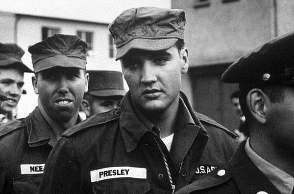 5. Elvis orduya katılıyor.