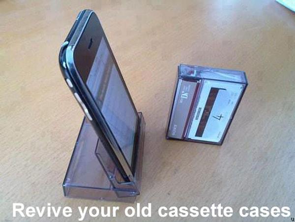 1. Eski kaset kapaklarından IPhone standı yapmak