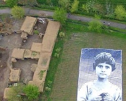 Amerika'nın İHA Saldırıları Dev Çocuk Posteri ile Kınandı